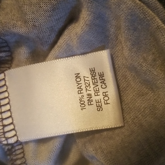 Simply Vera, Vera Wang top. - Picture 9 of 9